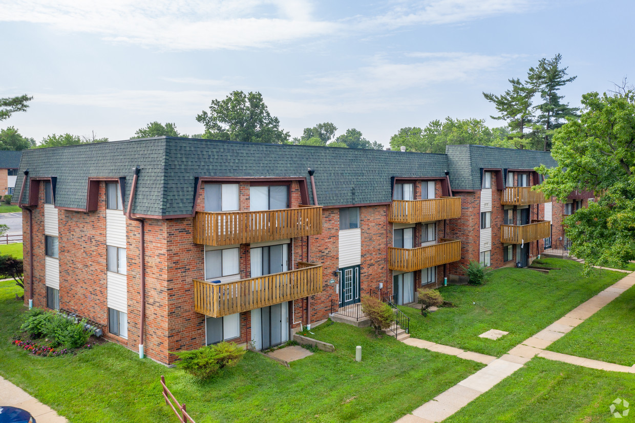 Legends at Pasadena Hills apartment exterior
